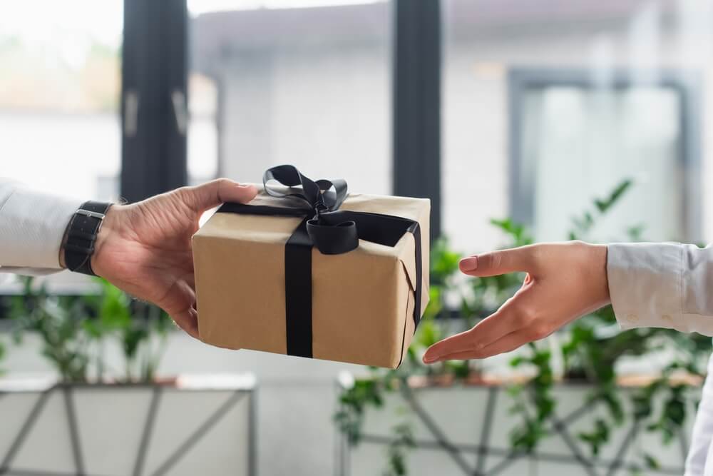 Limited company employee benefits in the UK showing tax-free trivial benefits, small gifts, and employee rewards under HMRC rules for directors and staff.